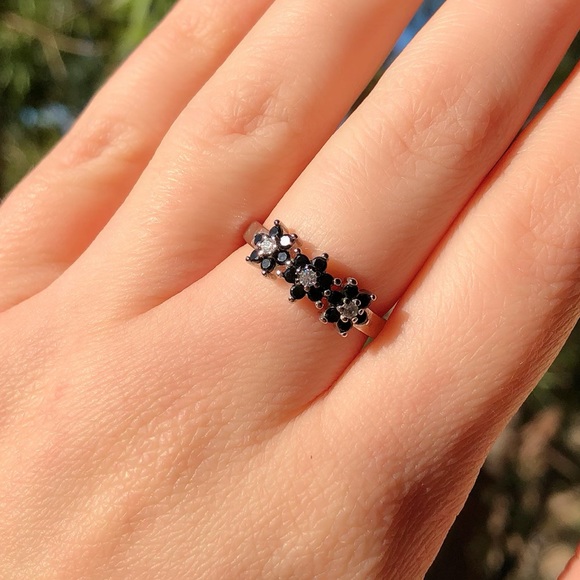 NWOT 925 sterling silver black spinel flower ring - Picture 2 of 7